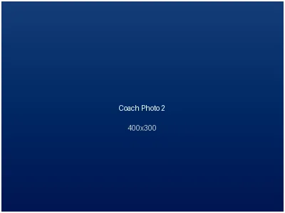 云开体育前教练展示冠军奖杯照片